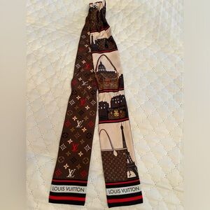 Authentic Louis Vuitton bandeau, excellent condition